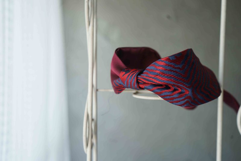 古董领带改造复古铁丝发带-圣诞红-领巾发饰两用-耶诞礼物 - 发带/发箍 - 丝．绢 红色