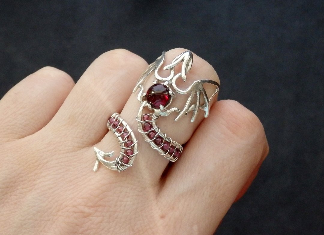Silver dragon wire wrap ring, Garnet ring - 戒指 - 其他金属 红色