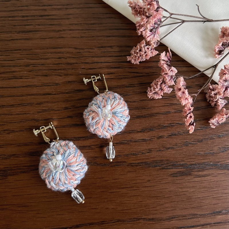 耳环 - 樱花的微风细语 - 编织耳环(耳针/耳夹) - 耳环/耳夹 - 其他材质 粉红色