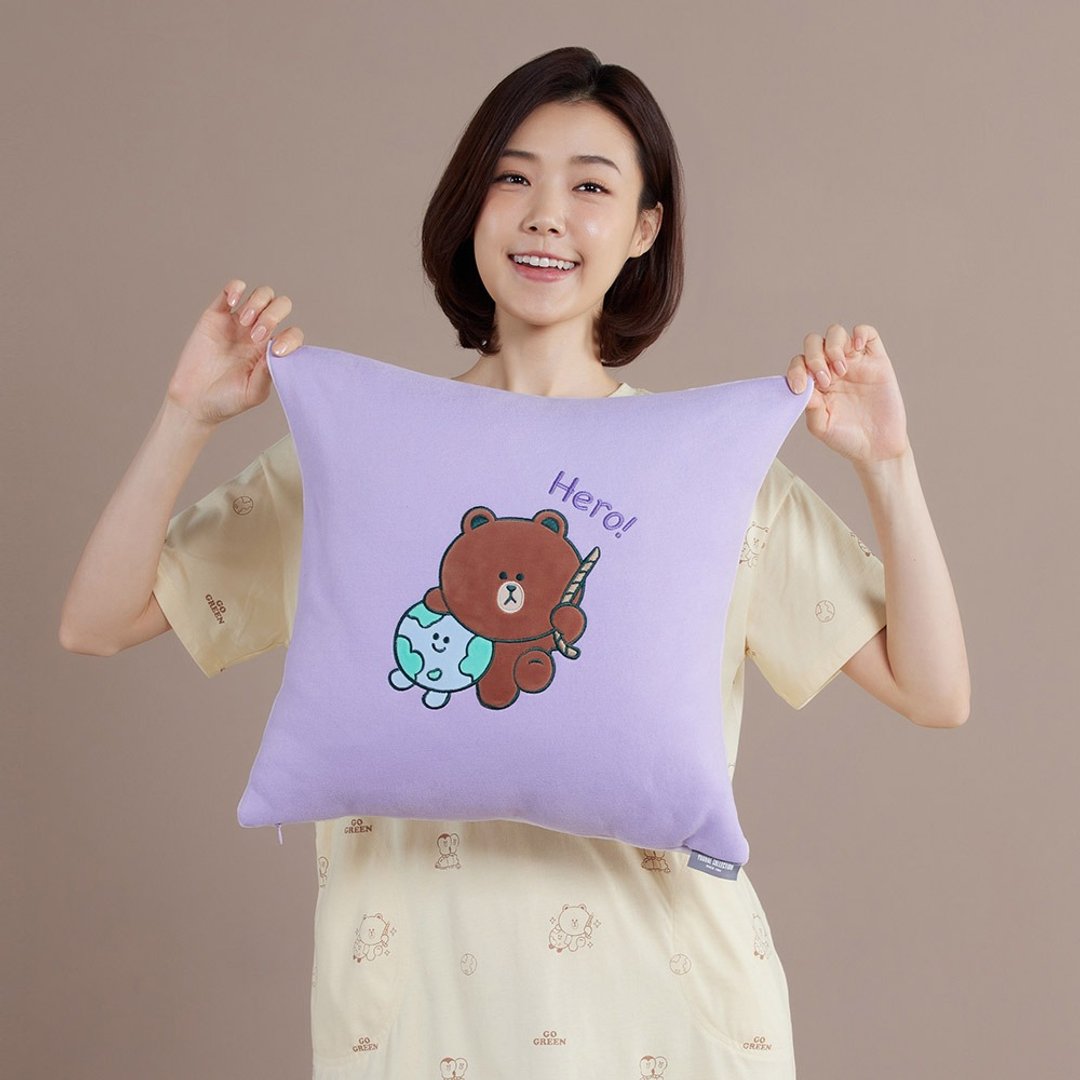 LINE FRIENDS | 熊大拯救地球方形抱枕 (45x45厘米) -薰衣草紫 - 枕头/抱枕 - 棉 紫色