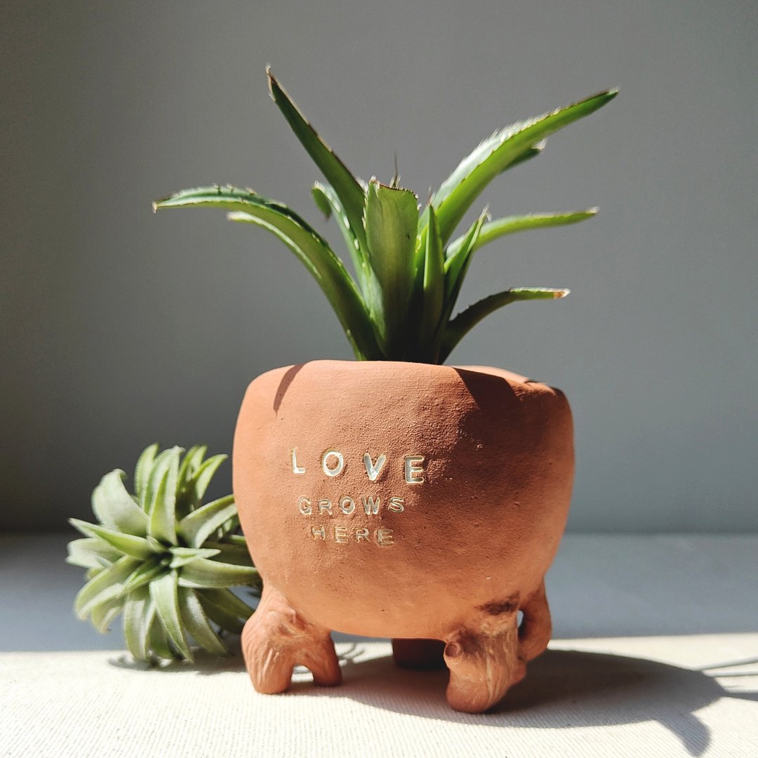 Love grows here planter. Handmade plant pot - 花瓶/陶器 - 陶 