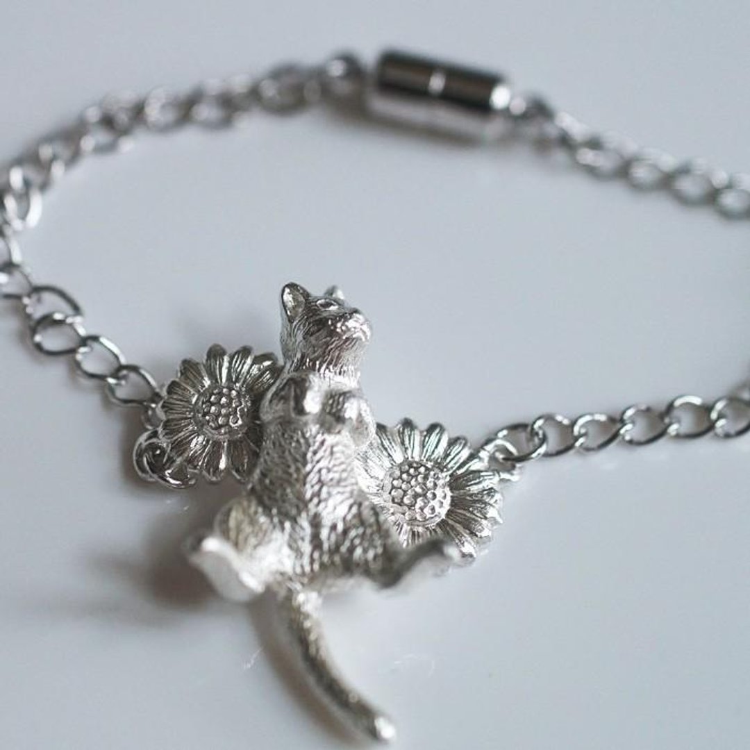 Golon white cat bracelet - 手链/手环 - 其他金属 白色