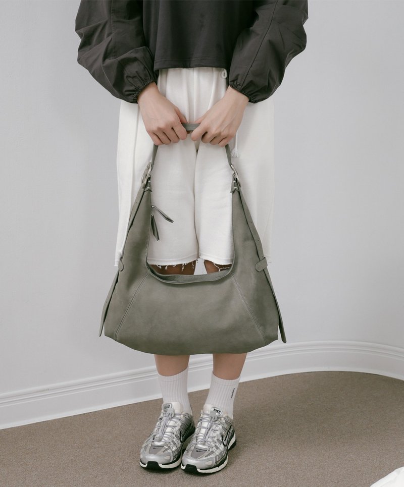 Supportingrole简约半月形轮廓真皮手提肩斜背托特包 质感灰绿 - 侧背包/斜挎包 - 真皮 