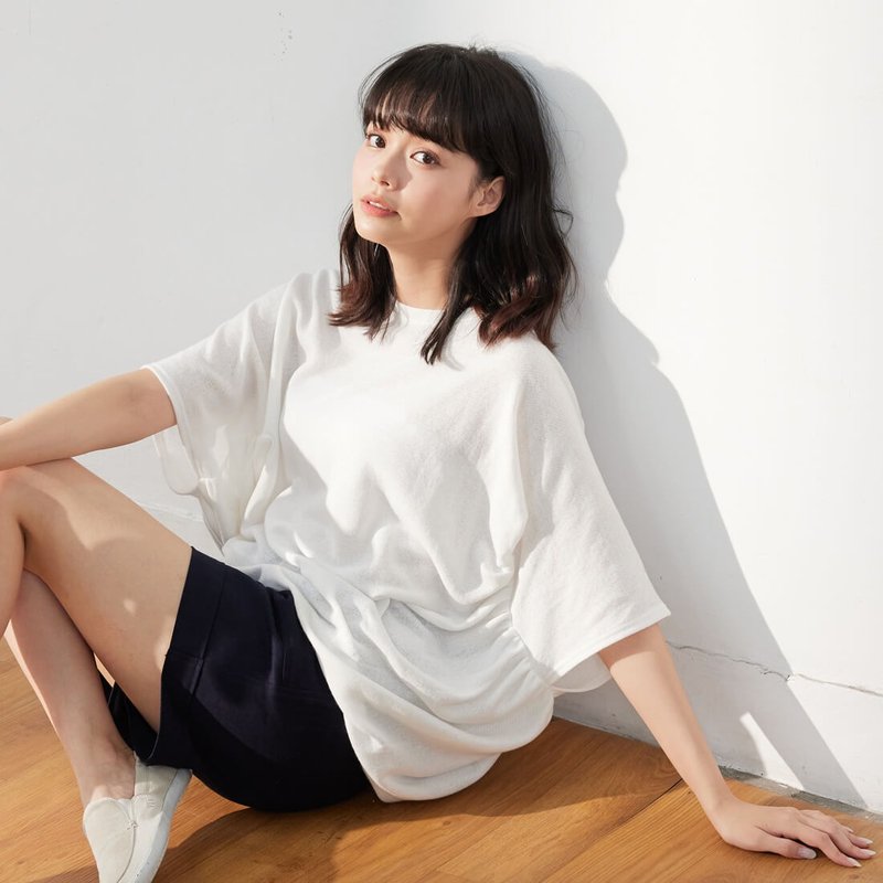 Dora不對襯圓領細褶上衣/白 - 女装上衣 - 棉．麻 白色