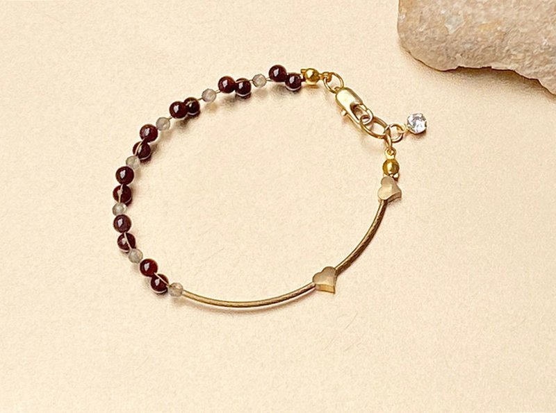 钻石切面灰月光石x石榴石爱心编织黄铜手链 定制化手链 招桃花 去 - 手链/手环 - 水晶 多色