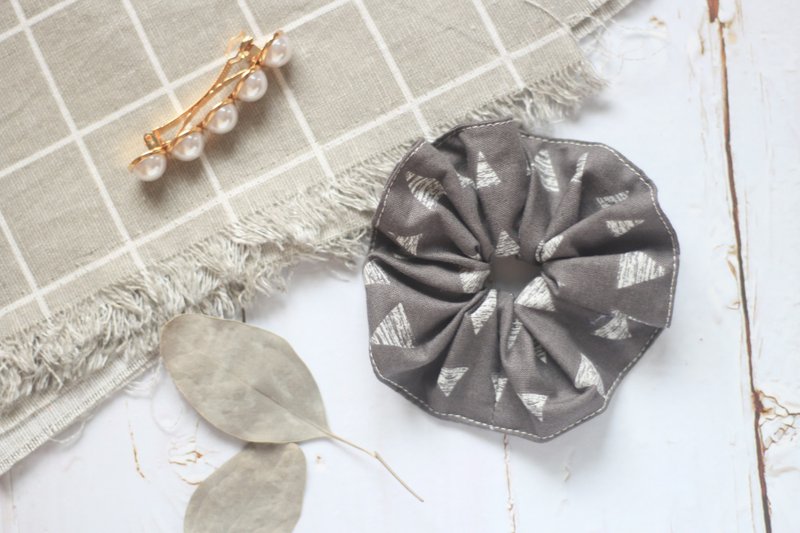 手作发饰。灰三角大肠圈 - 发饰 - 棉．麻 灰色