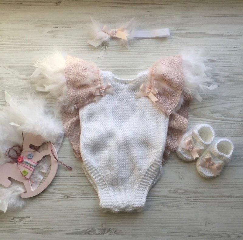 White hand knit romper with feathers, pink lace and pearls, headband, shoes. - 包屁衣/连体衣 - 其他材质 白色