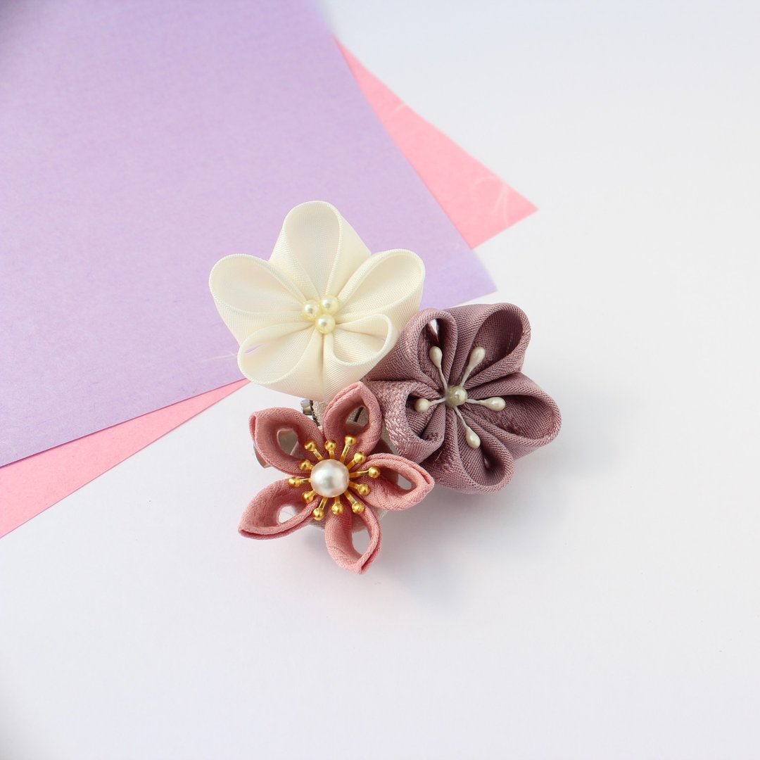 japanese style kanzashi hair ornament pale flower - 发饰 - 丝．绢 粉红色