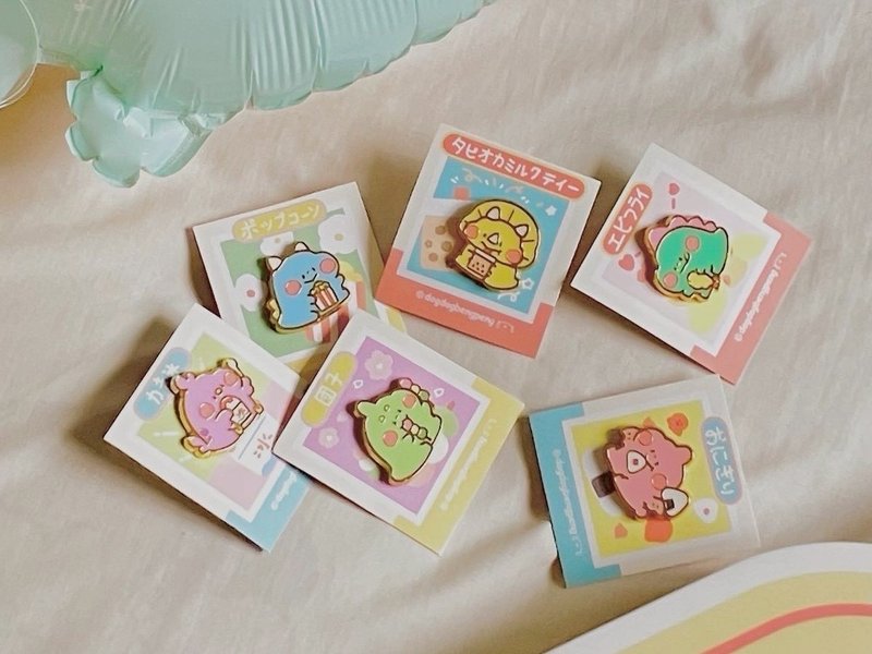 狗狗夹星 / 原创金属徽章 / 吃货恐龙重制版 - 徽章/别针 - 其他金属 