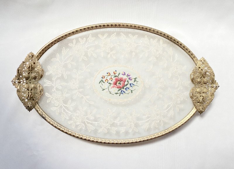 【好日恋物】英国手工刺绣花卉厚实玻璃华丽黄铜浮雕蕾丝托盘饰盘 - 摆饰 - 铜/黄铜 多色