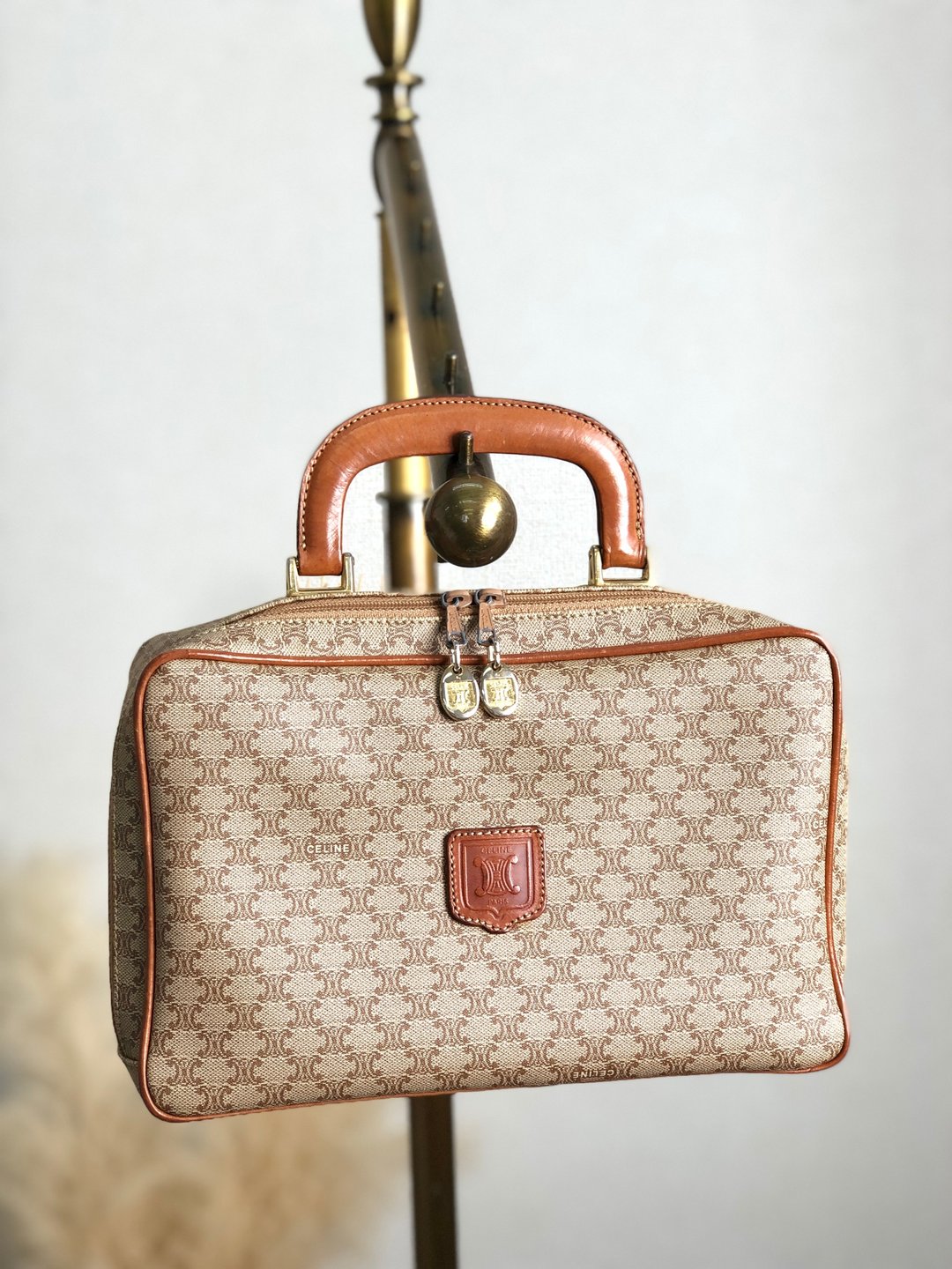 【日本直送，名牌二手包装】CELINE Macadam 手提包 米色 Brason 压纹 PVC 皮革 Vintage Vintage uv4xzu - 手提包/手提袋 - 防水材质 咖啡色