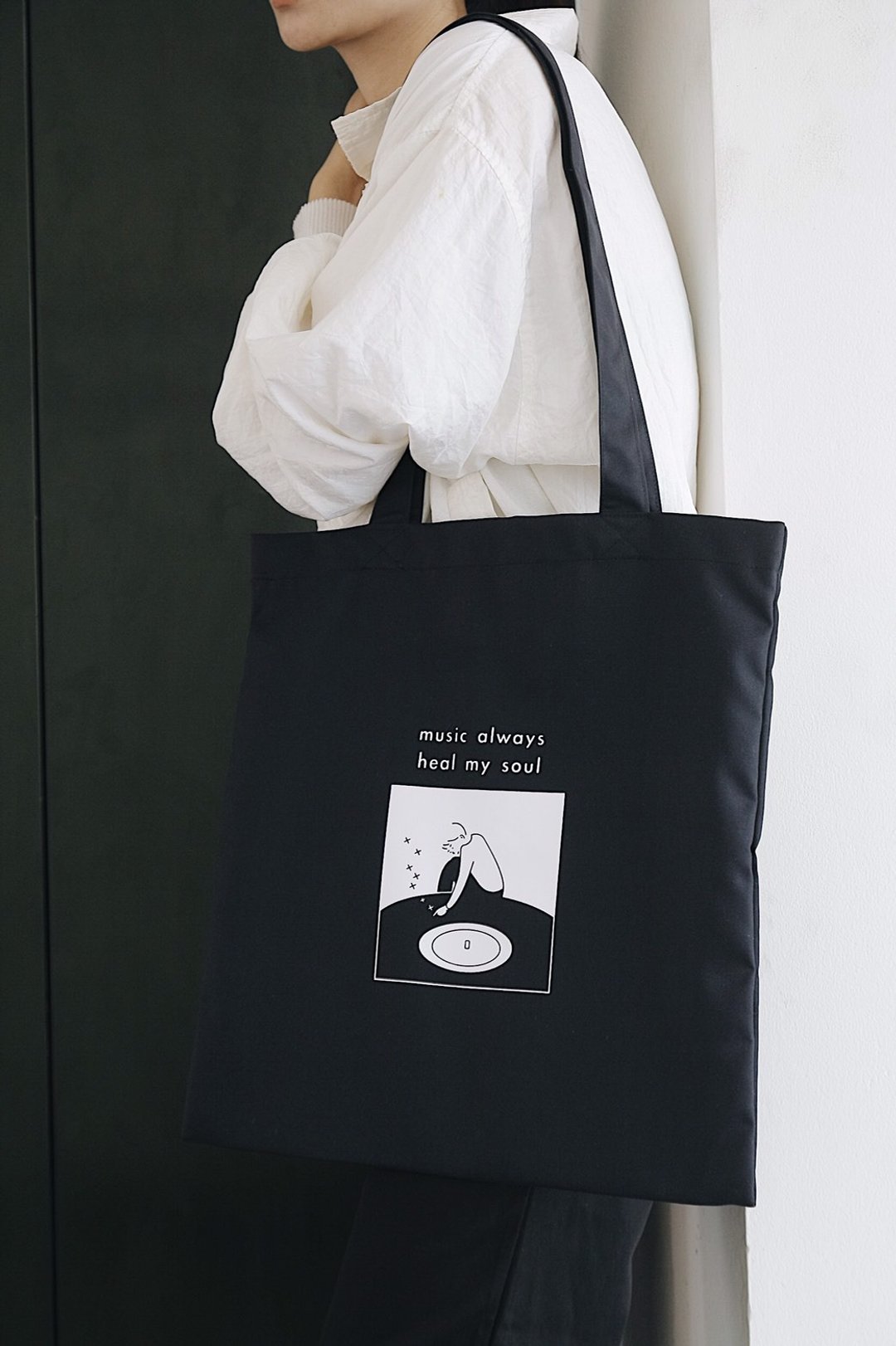 Tote bag - music always heal my soul (Black ) - 公文包/医生包 - 棉 黑色