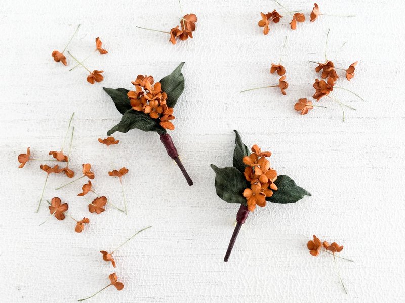 Brooch: Small brooch of osmanthus (A fragrant olive) - 胸针 - 棉．麻 黄色