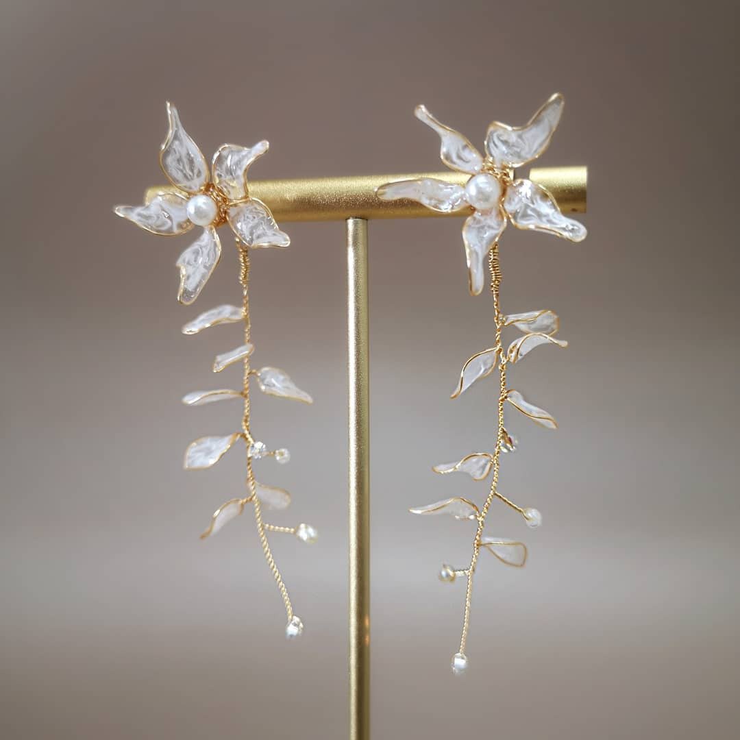 遇见 | 耳针耳夹 | 手作婚礼树脂水晶花饰品 - 耳环/耳夹 - 硅胶 白色