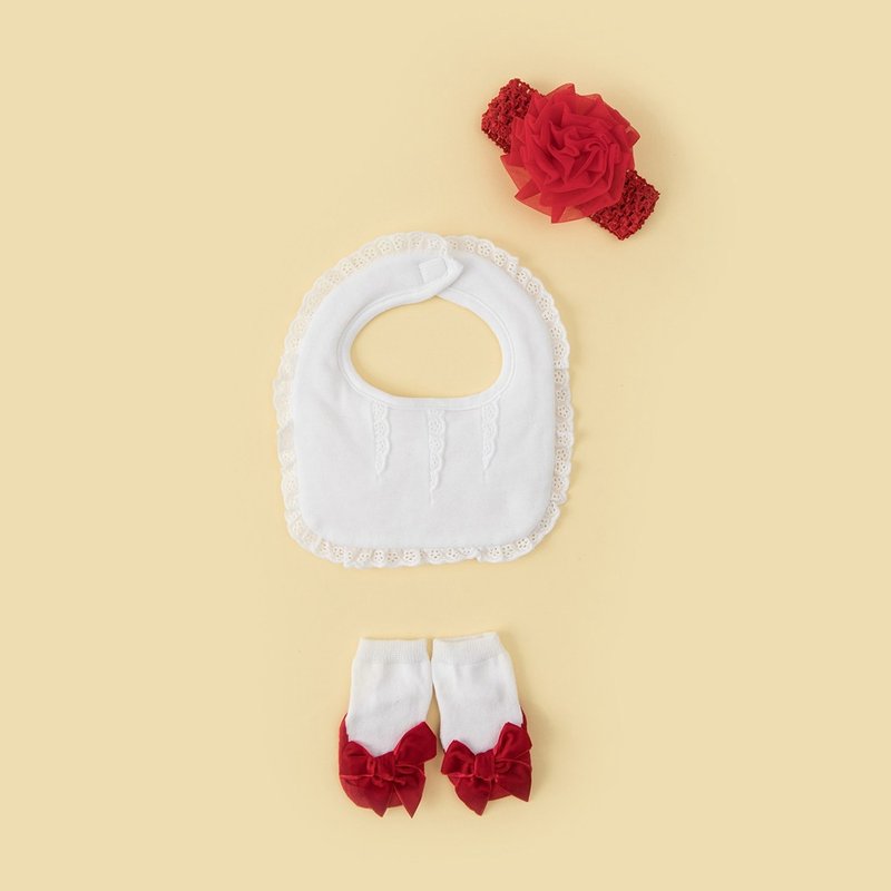 美国FMC X 日安朵朵 女婴配件礼盒 - 复古女伶(围兜+发带+宝宝袜) - 满月礼盒 - 棉．麻 红色
