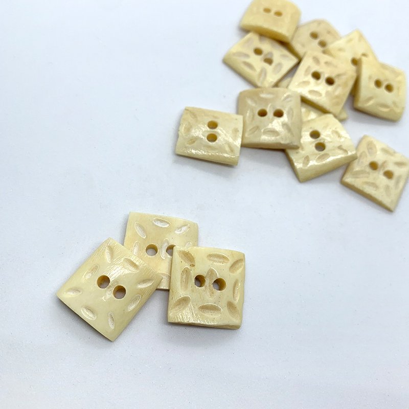 Hana Mokuba – 天然手工方形牛骨钮 (一包) - 其他 - 其他材质 
