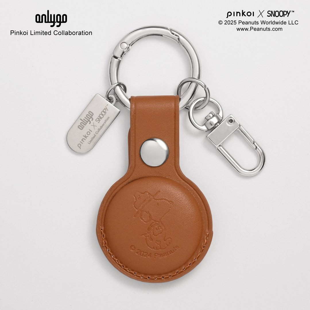 【Pinkoi x SNOOPY】AirTag 皮革钥匙圈 (冒险棕) - 童军探险 SNOOPY - 钥匙链/钥匙包 - 人造皮革 咖啡色