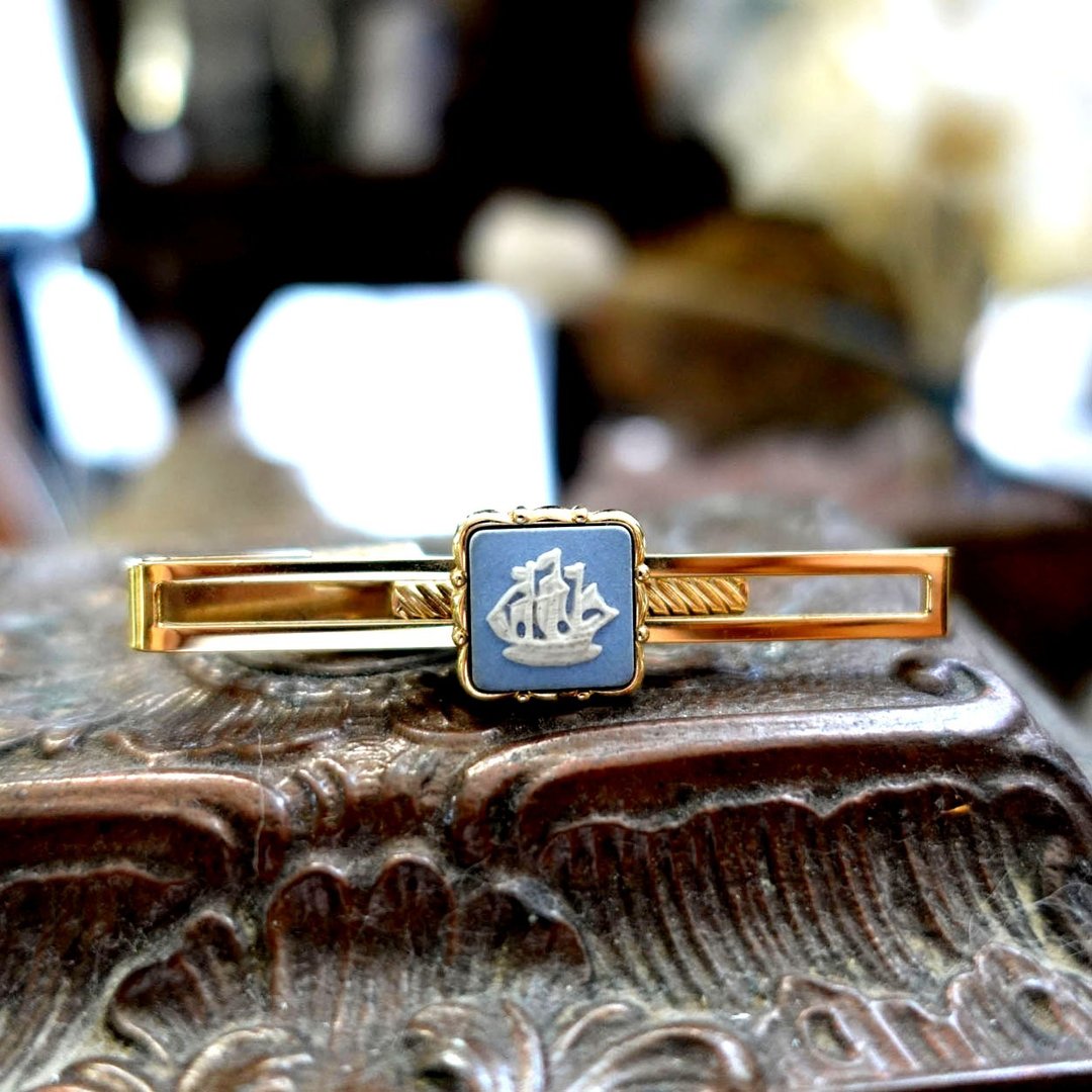 中古镀金Wedgwood蓝帆船图案浮雕领带夹呔夹高级男仕西装衬衫饰品 - 领带/领带夹 - 其他金属 金色
