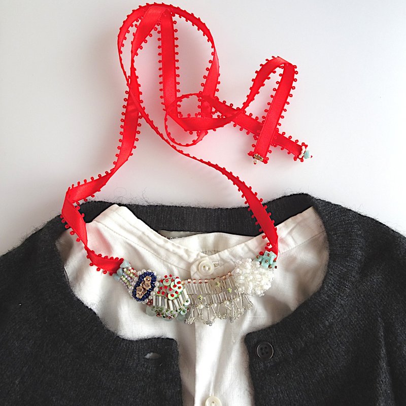 宝石盒 // 立体刺绣缎带项链 - 项链 - 半宝石 红色