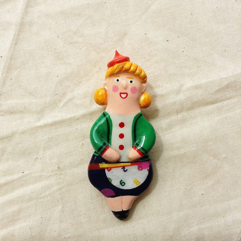 Hearty Brooches [We Love Skirt. series ] WLS012 肉肉的女生很可爱。 (女孩；别针) - 胸针 - 粘土 多色