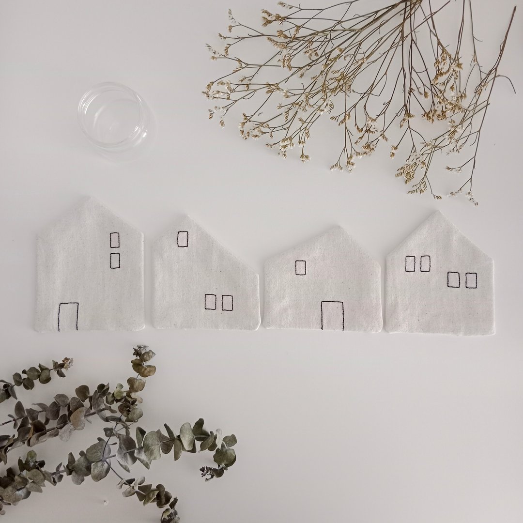 Minimal home coaster set 4 PCS hand embroidery cotton - 杯垫 - 棉 白色