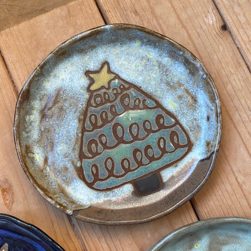 【タケ-TA KE Studio】圣诞树小圆盘 - 盘子/餐盘/盘架 - 陶 绿色