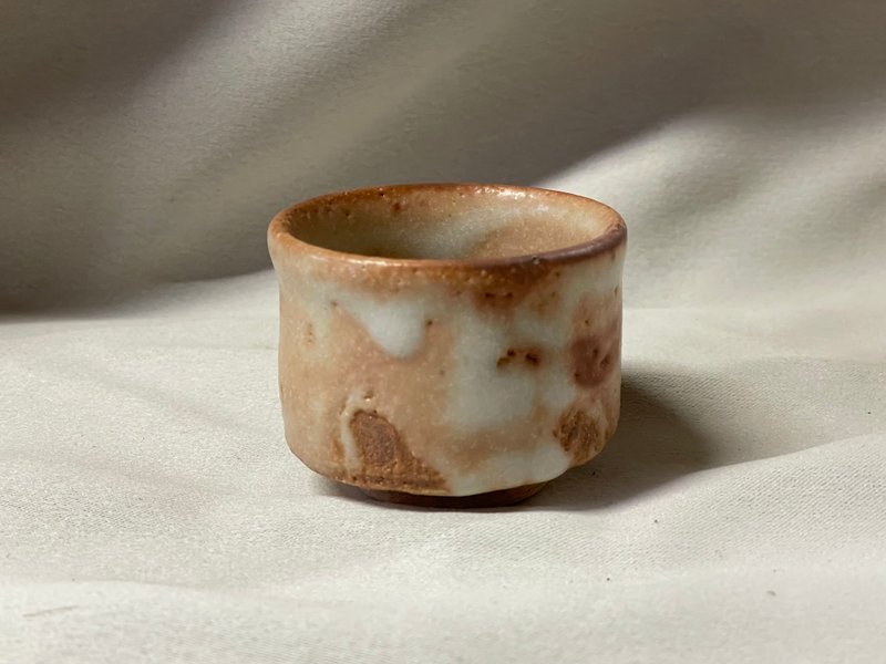 10 志野 ぐい呑(6cm) - 酒杯/酒器 - 陶 白色