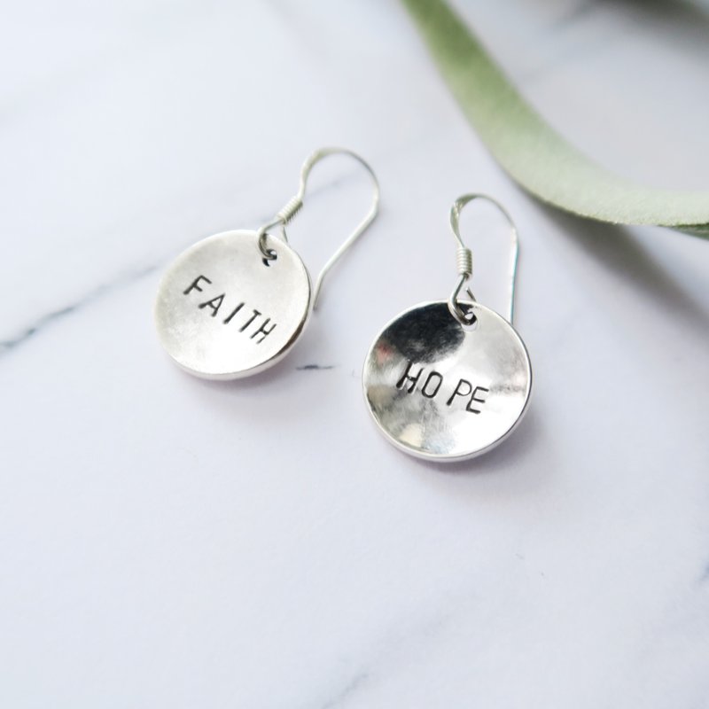 925纯银 弯弯小圆-定制化字母钢印 耳环或耳夹 一对 - 耳环/耳夹 - 纯银 银色