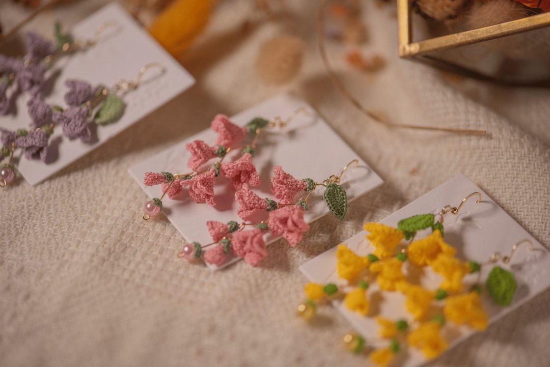 【小苍兰】 花 耳环 微钩 针织 耳饰 耳夹 耳钩 手作 垂坠 耳针 - 耳环/耳夹 - 绣线 黄色