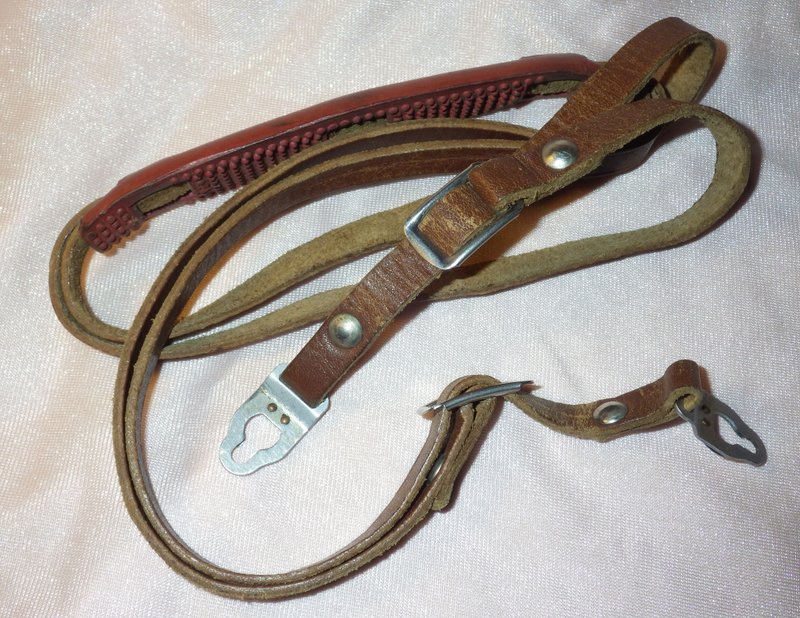 Salut Salut-S Kiev-88 相机中画幅胶片原装皮革颈带 - 相机背带/脚架 - 真皮 咖啡色