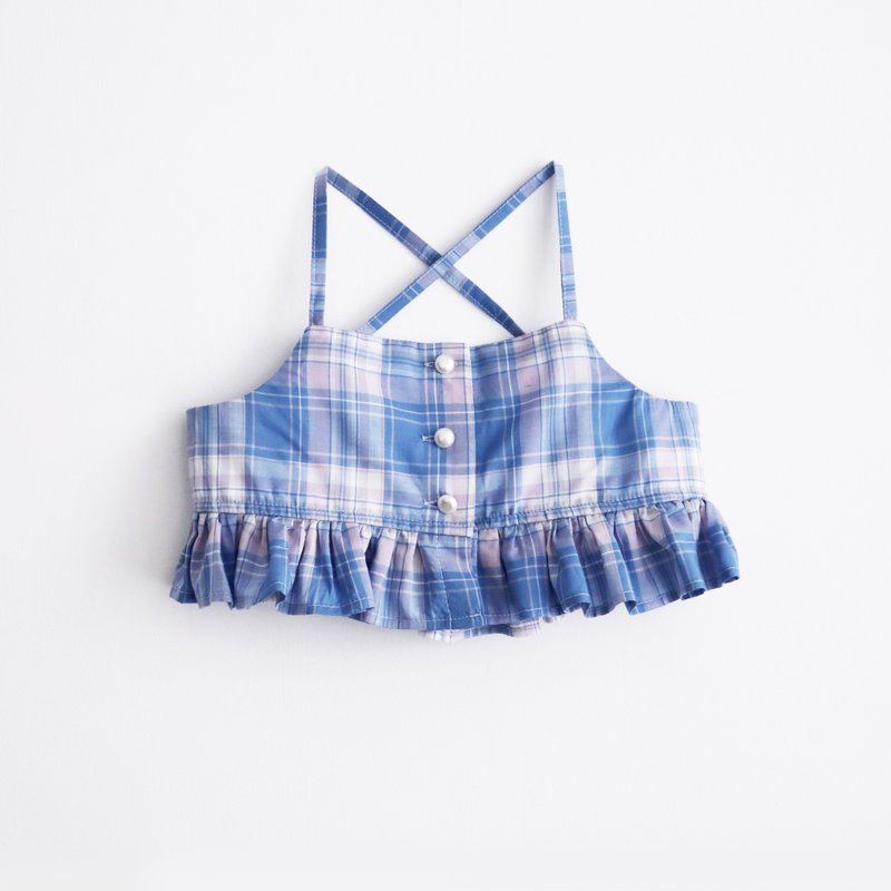 贝蒂初次造访格纹珍珠钮扣肩带荷叶短上衣 - 童装上衣 - 棉．麻 蓝色