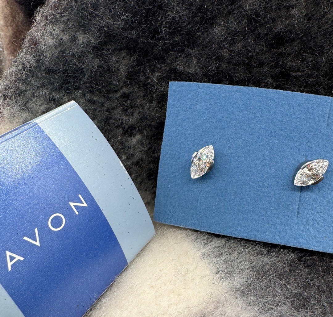 老又好古董珠宝 AVON 银色透明马眼莱茵石针式耳环 P590A - 耳环/耳夹 - 其他金属 金色