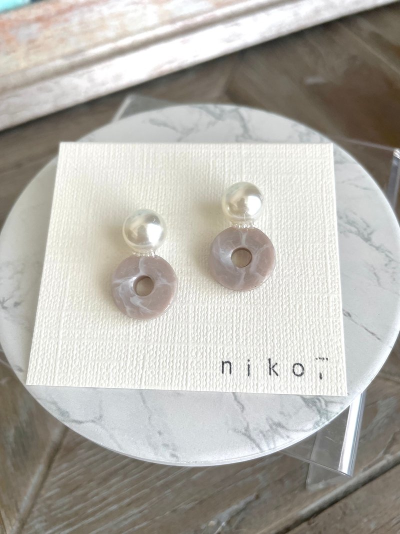 手作耳环  日本手作家 大理石风格 - 耳环/耳夹 - 树脂 白色