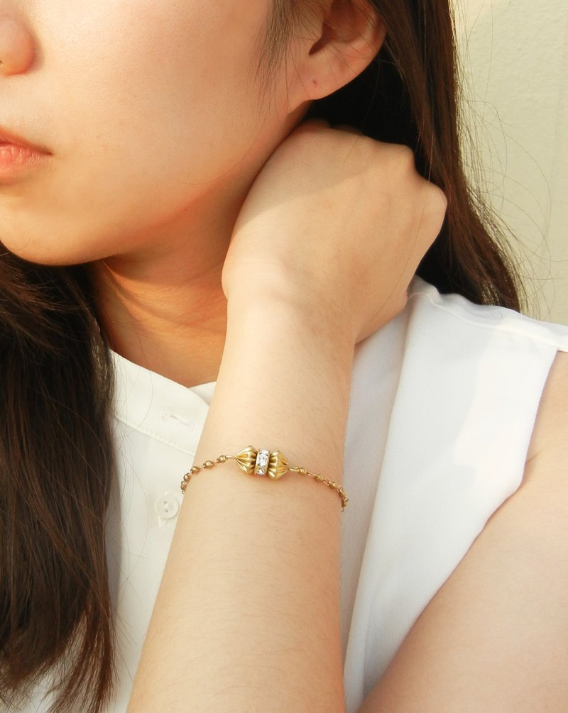 *coucoubird*黄铜立体蝴蝶结手链/圣诞节 - 手链/手环 - 其他金属 金色