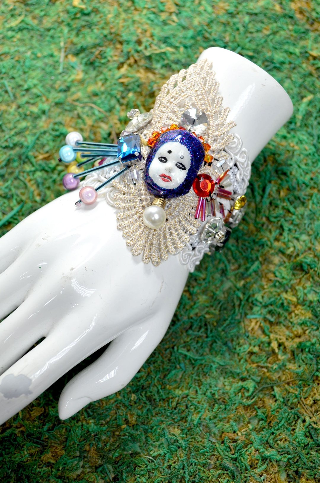 TIMBEE LO 手工制意大利歌剧娃娃手带 钉珠刺绣 水晶宝石珍珠 橡皮筋扣钮 有弹性 CAT 猫 - 手链/手环 - 宝石 多色