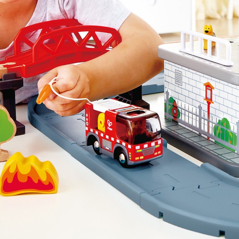 德国Hape 警笛消防玩具车 - 玩具/玩偶 - 其他材质 红色