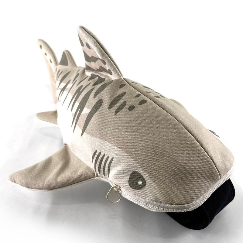 设计款GC1112 - 【纯棉帆布】虎鲨立体造型背包#L - 侧背包/斜挎包 - 棉．麻 卡其色