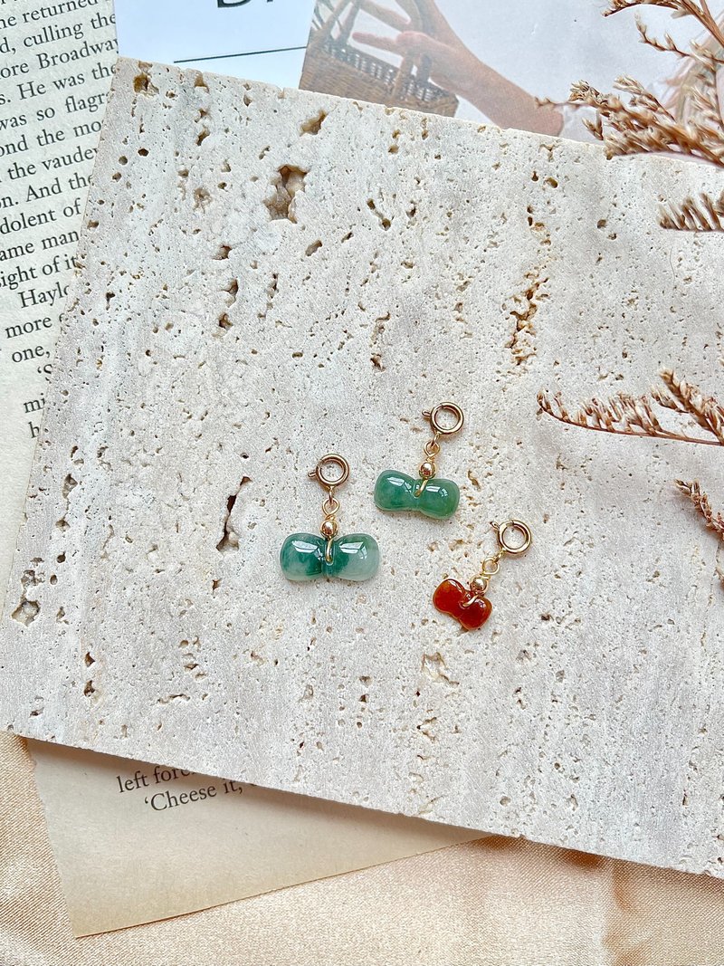 缅甸玉A货翡翠-蝴蝶结翡翠14k包金随意扣 挂饰 吊饰 玉 天然石 - 吊饰 - 玉石 金色