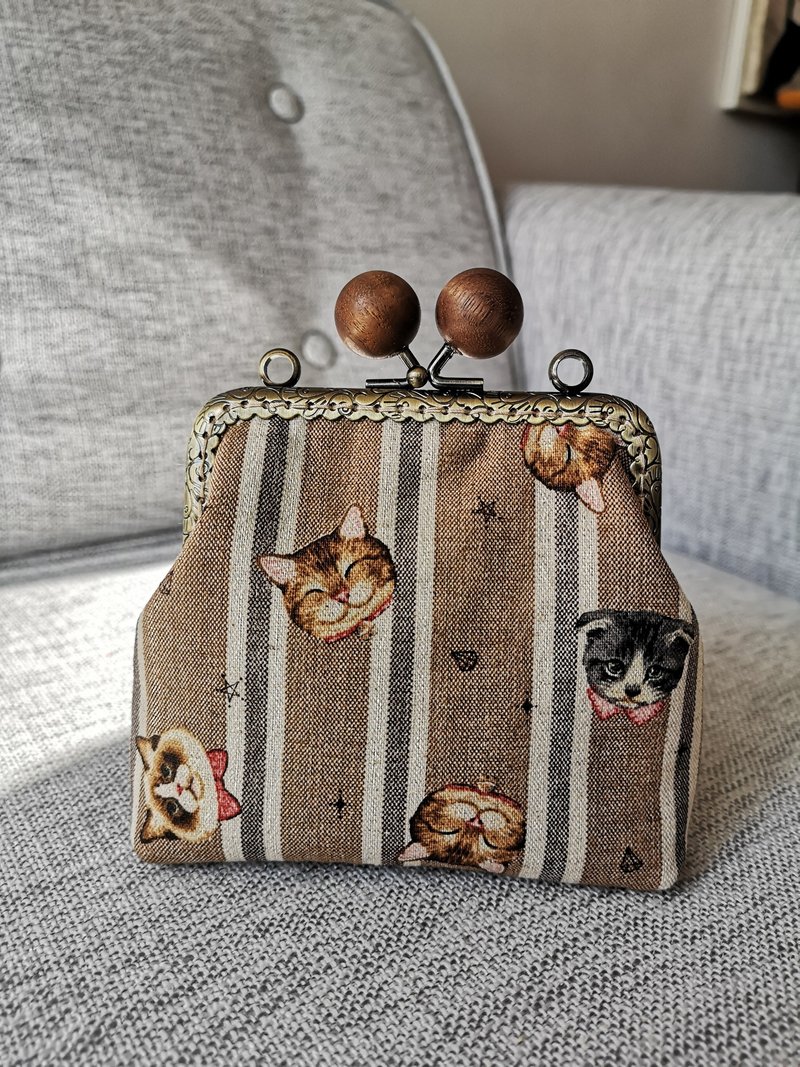 猫咪布艺 原木珠口金 收纳包/零钱包 - 零钱包 - 棉．麻 