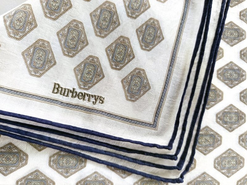 Burberry 复古手帕 几何六角形图纹 20.5 x 20.5 英寸 - 丝巾 - 棉 白色