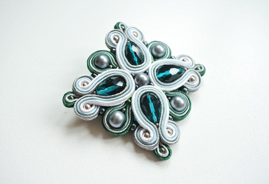 珠饰胸针, Soutache 刺绣, 星星, 十字, 翡翠绿与银色 - 胸针 - 其他材质 绿色