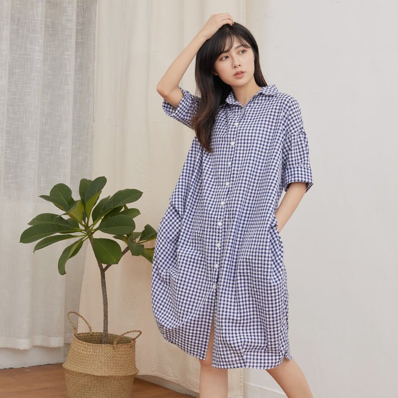 Nancy喃嘻開襟口袋洋裝/藍格 - 洋装/连衣裙 - 棉．麻 蓝色