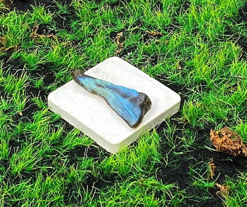 能量水晶摆饰-精选天然几何双面蓝光拉长石 疗愈 旺姻缘 财运水晶 - 摆饰 - 水晶 蓝色