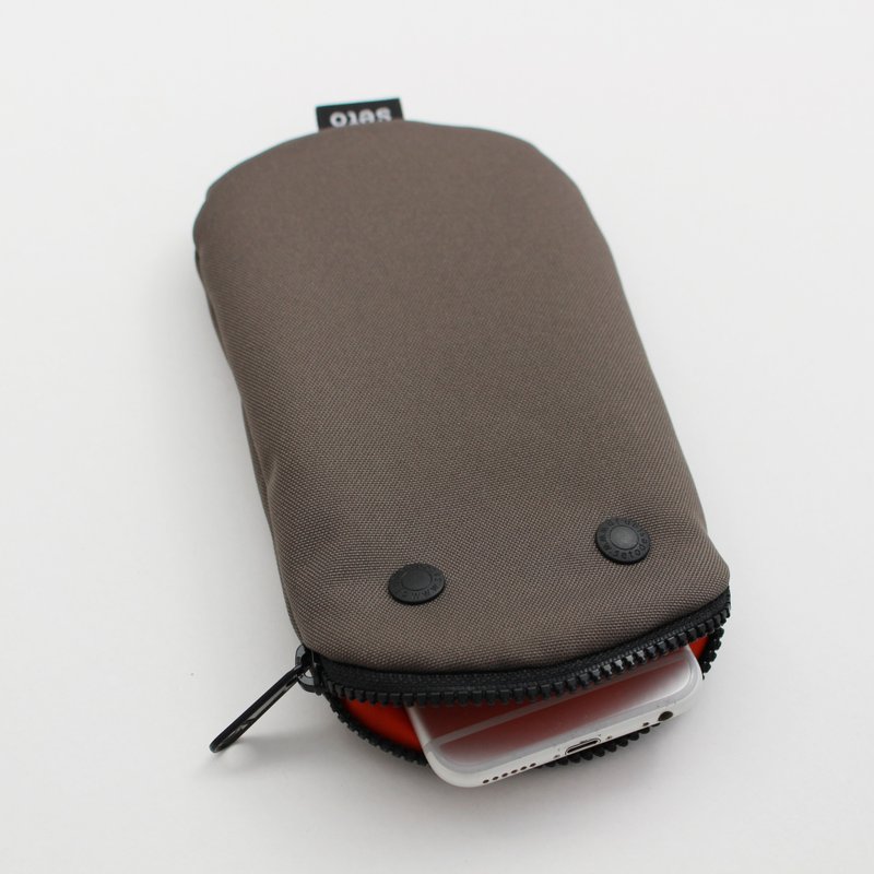 seto / creature bag / iPhone case / pencil case / Oval / Khaki - 化妆包/杂物包 - 聚酯纤维 卡其色
