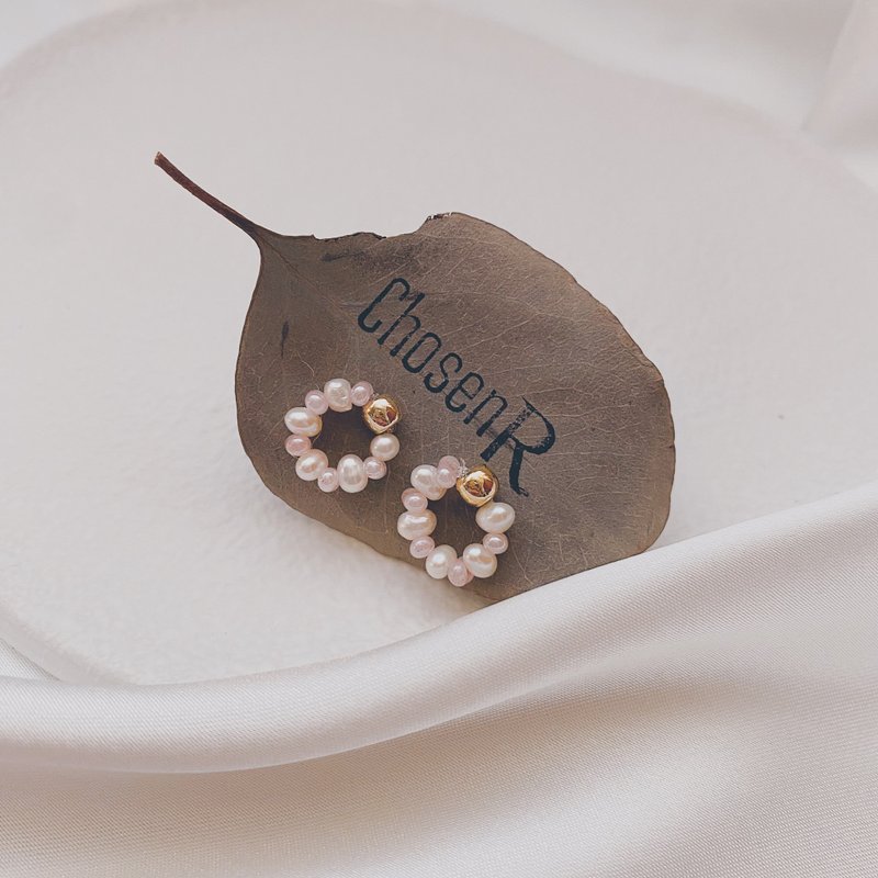微定制-日本花生珠 X 淡水珍珠甜甜圈耳环 (3色可选)// 耳夹可 - 耳环/耳夹 - 珍珠 粉红色