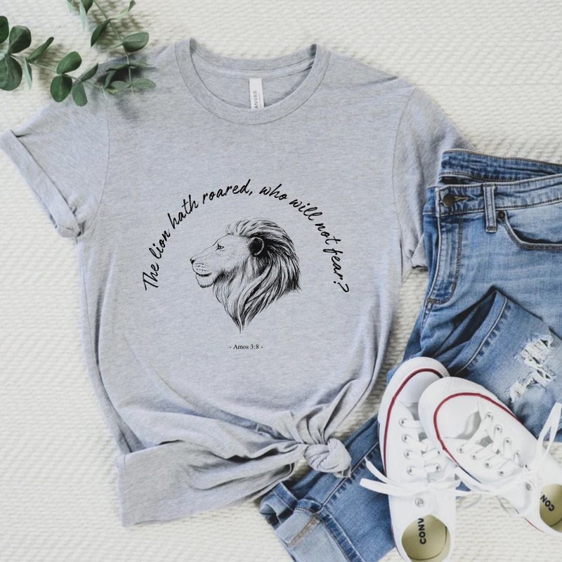 The lion hath roared 阿摩司书3:8 圣经金句 中性短上衣 - 女装 T 恤 - 棉．麻 白色