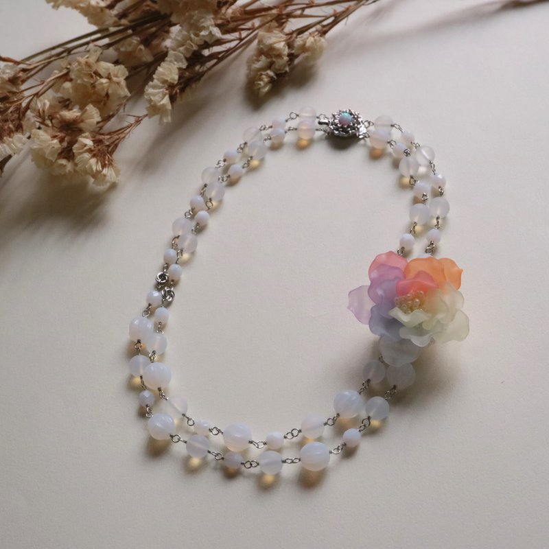 彩虹玫瑰胸针项链组合 2way 典雅 精致珠宝 套组 虹 彩虹 白色欧泊 乳白色 - 项链 - 玻璃 多色