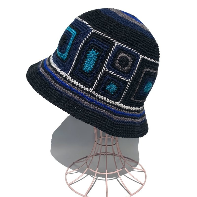 [ACT×SAYOYON] CROCHET BUCKET HAT（钩针编织渔夫帽）蓝色 - 帽子 - 棉．麻 黑色