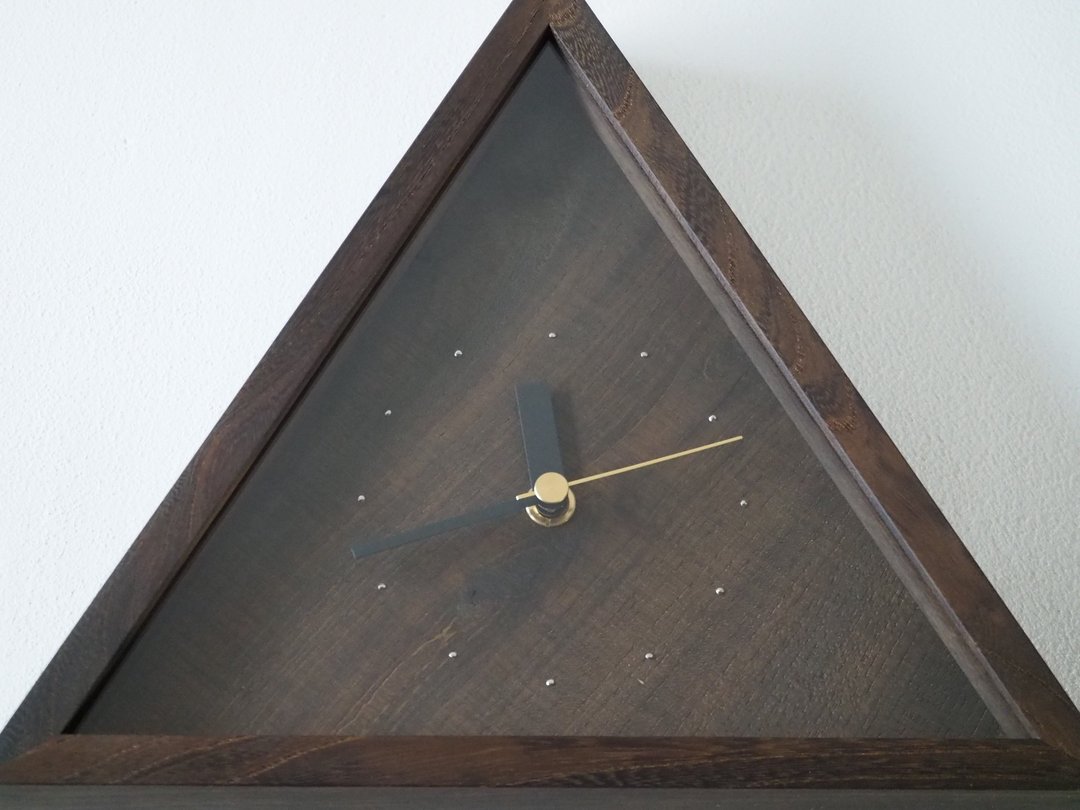 TRIANGLE CLOCK 木头时钟 摆设/壁挂两用 铁染 铁媒染 锯齿纹饰 No.15 - 时钟/闹钟 - 木头 黑色