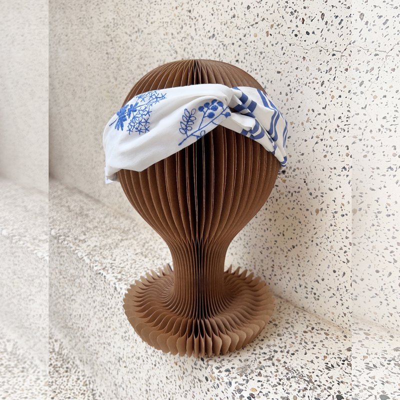 蓝白刺绣花拼条纹松紧带宽发带 - 发带/发箍 - 棉．麻 蓝色